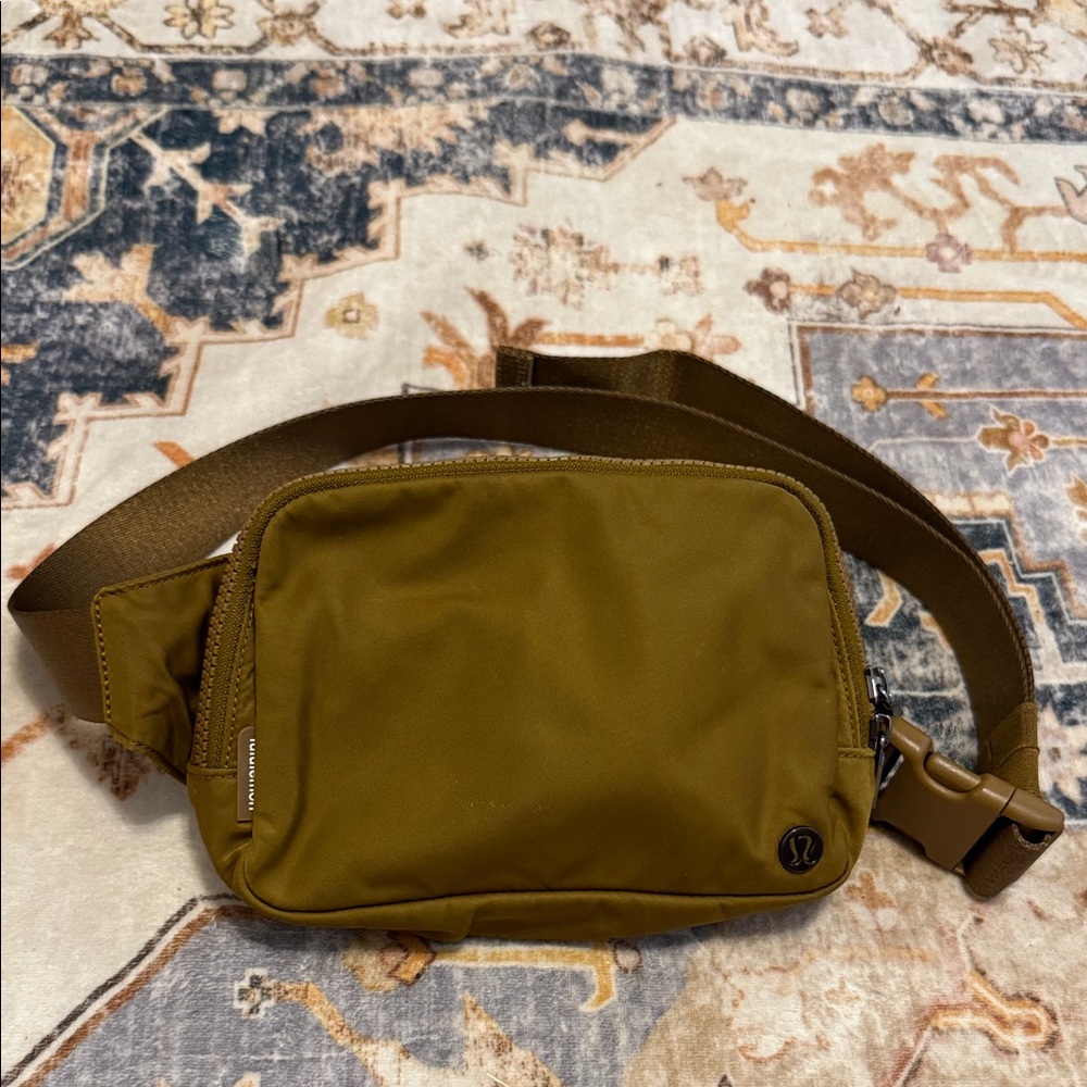 Lululemon like new Brown Belt Bag